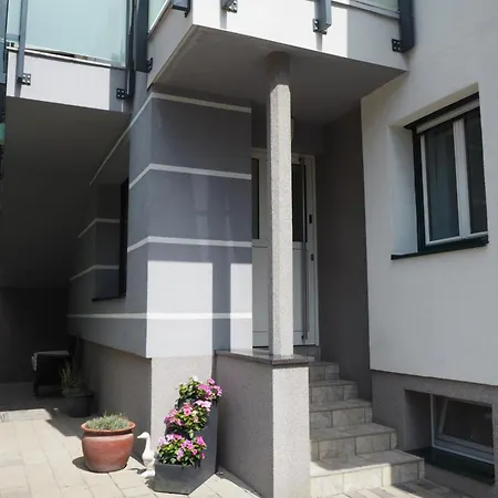 Haus Sonnenschein Appartement Klagenfurt am Woerthersee Buitenkant foto